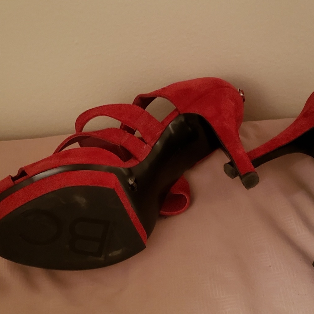 Heels - Picture 4 of 4